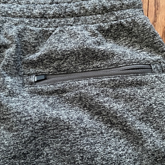 Vuori Gray Athletic Shorts Men’s Sz Medium - Picture 10 of 10